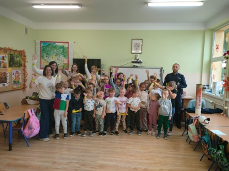 Spotkanie dzieci z klas 0-3 z Policjantem