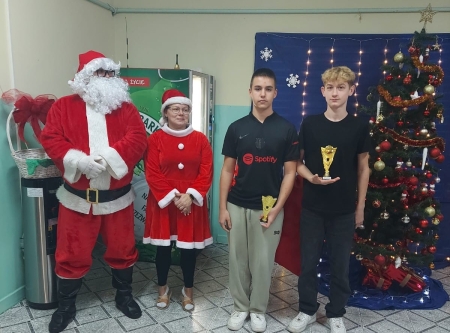 Mikołajkowy Międzyklasowy Turniej Piłki Siatkowej Dziewcząt i Chłopców oraz rozgrywki w „D