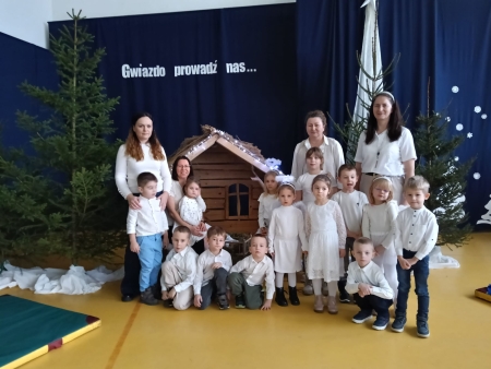 Wspólne kolędowanie przedszkolaków.