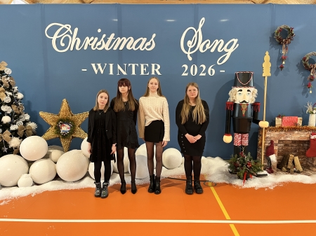 Międzyszkolny Konkurs Dziecięcej Piosenki Świątecznej w języku angielskim.