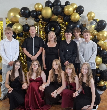 Bal pożegnalny uczniów klasy VIII